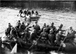 Divisionsübung März '41 - Übersetzen mit Schlauchboot