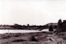 Die am 07. Oktober 1939 durch französischen Truppen gesprengte Brücke bei Neuenburg