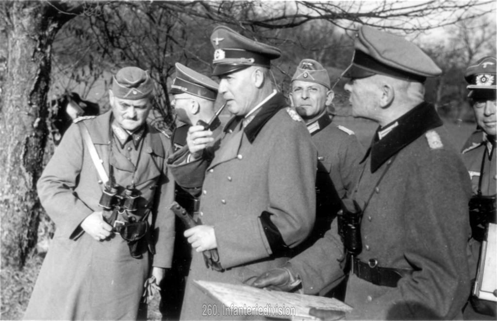von links: Generalleutnant Schmidt - Major Maier - General der Artillerie Dollmann - Oberstleutnant Wenninger