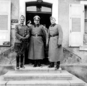 Le colonel Oppenländer (à droite) avec le colonel Fremerey (à gauche) et OTL Wenninger (au centre)