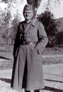Der erste Divisionskommandeur, Generalleutnant Hans Schmidt