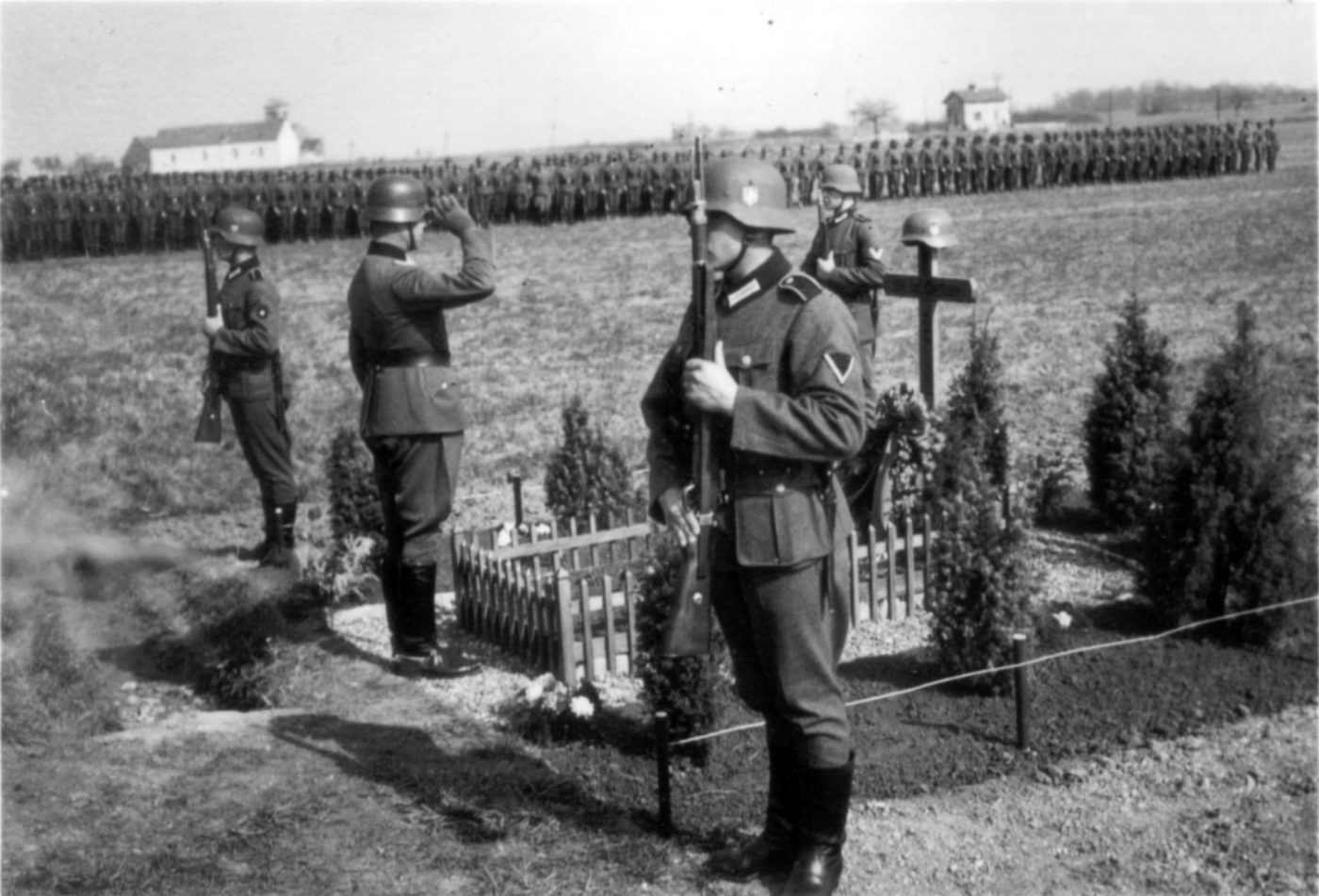 Heldengedenktag bei Givry im März 1941 Maj Dr.Schütz