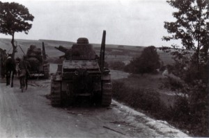 1940 zerschossener französischer Panzer bei...