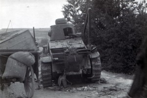 1940 zerschossener französischer Panzer