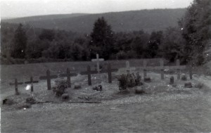 19400601 Soldatengräber bei Montherme