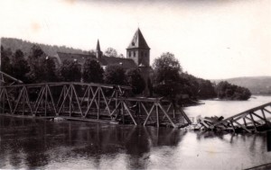 19400601 gesprengte Maasbrücke bei Montherme