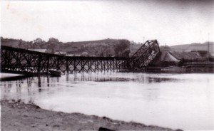19400601 gesprengte Maasbrücke