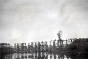 19410914 bei Tschernigow - Brücke über die untere Dessna 04