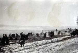 19411230 russische Gefangene auf der Rollbahn I 01 