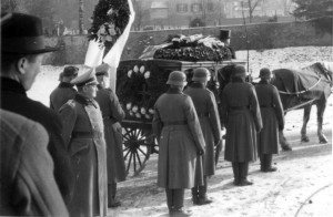 0031 Beerdigung eines verunglückten Soldaten der 1. IR 470 i_1