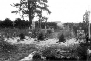 0145 Gräber von Lt Schall und anderer Soldaten am Friedhof D_1