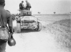 0165 Panzer überholen die Infanterie_1