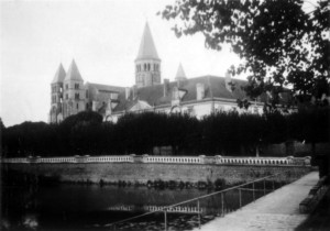 0273 Paray le Monial - Basilika Sacre Coeur_1