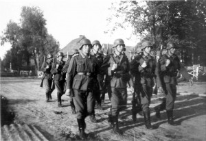 0112 Ortssicherung nach der Vergatterung im Juli 1942 in Spornoje_1